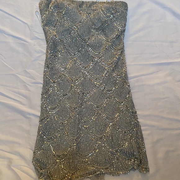 Silver sequences dress - Picture 1 of 3